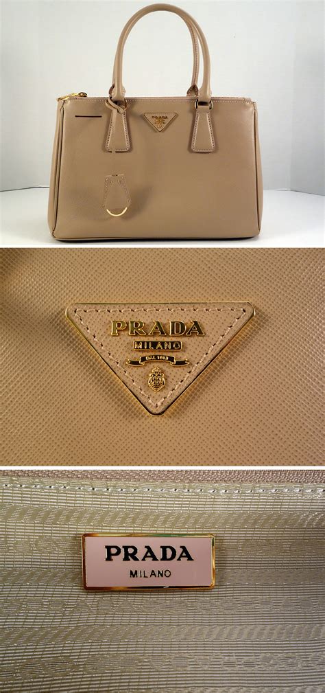 a href http www.voguebagmall.com aaa-prada-bags-replica-online.html|prada purse fake.